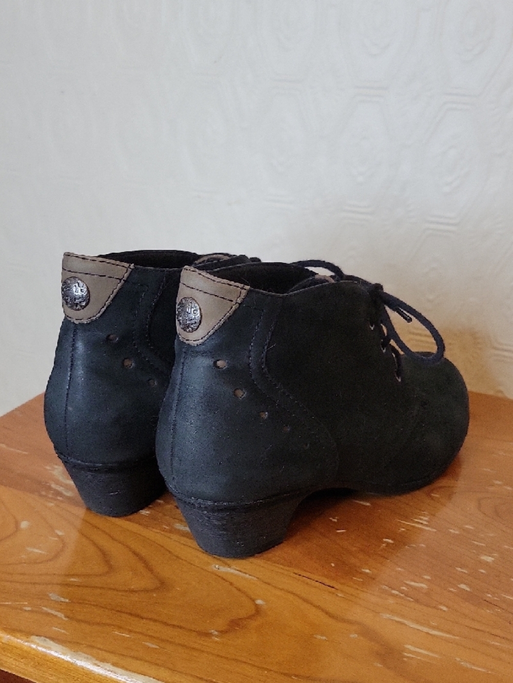 Rockport Black Lace-Up Ankle Booties with Low Block Heel‎ Size US 8